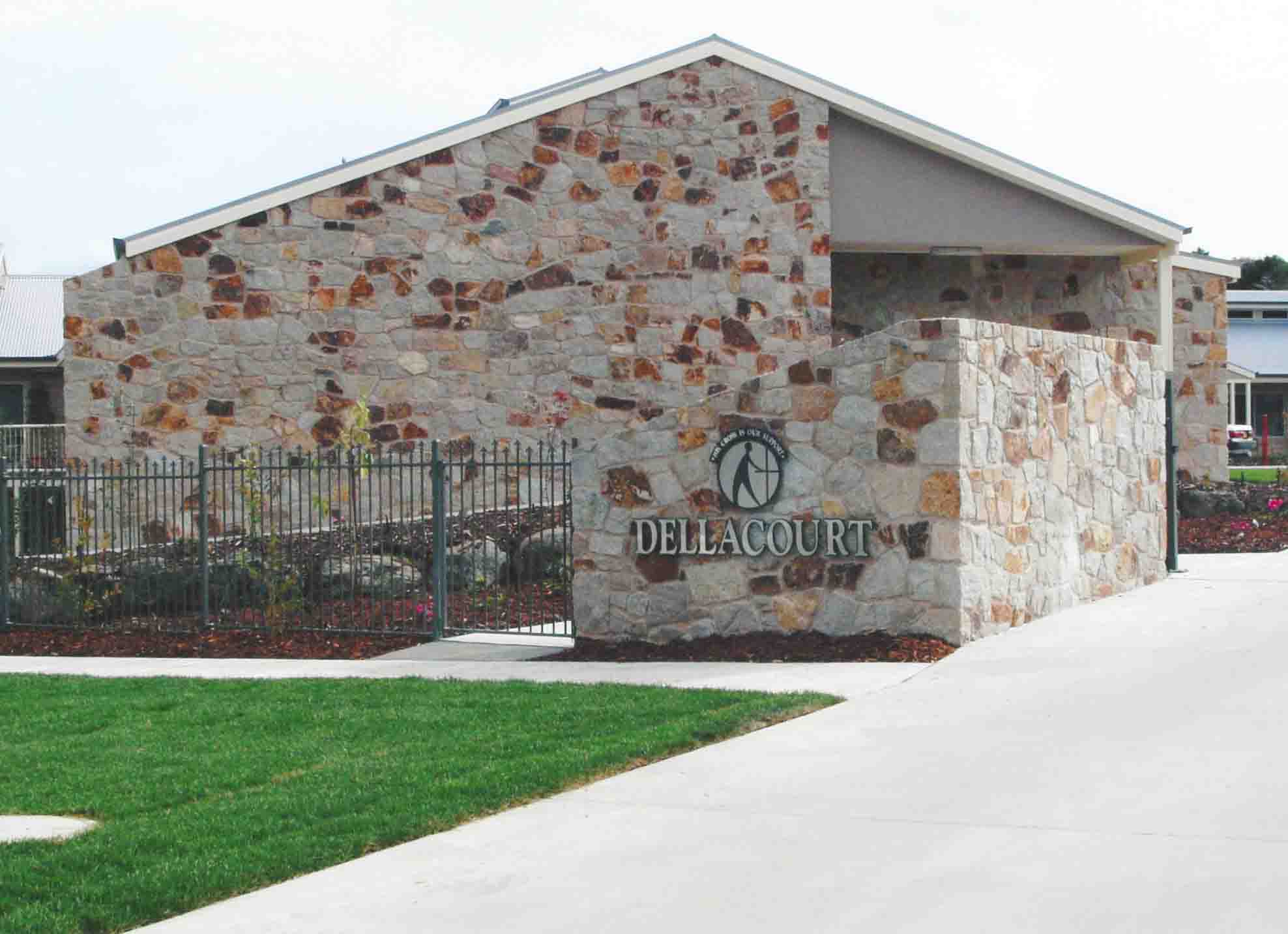 dellacourt stonework